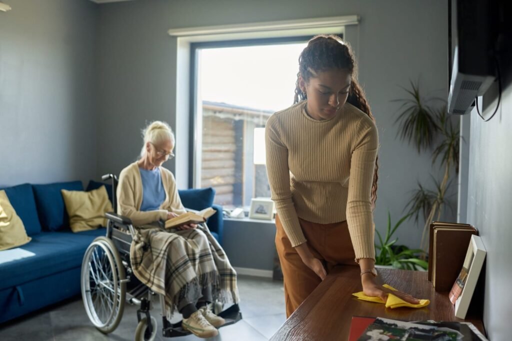 Zona limpia y organizada tras el uso de productos de limpieza innovadores